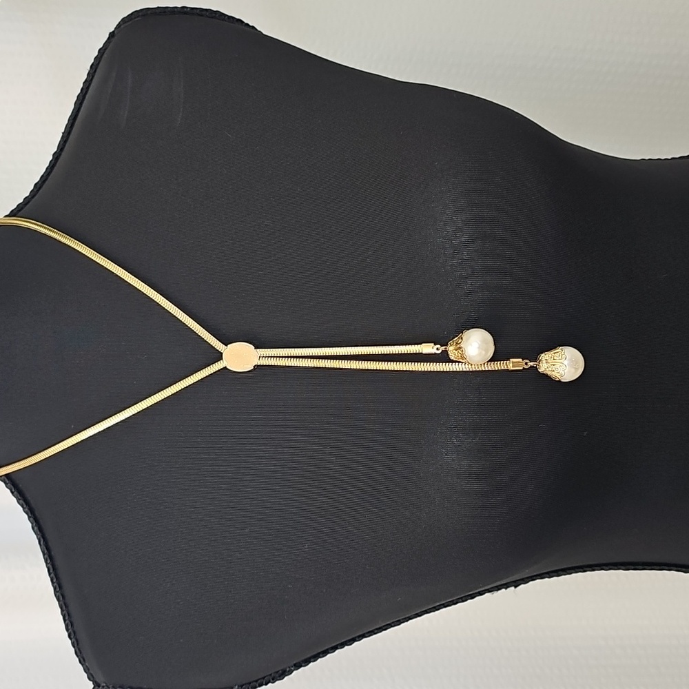 Vintage Elegant Gold Necklace with Pearl Accents 24 In